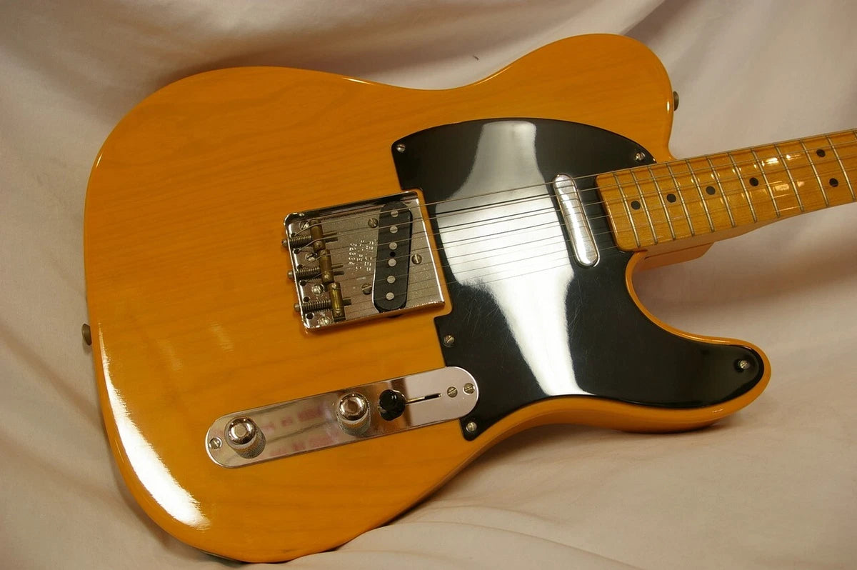 Fender American Vintage 1952 Telecaster Butter Scotch Blonde electric guitar