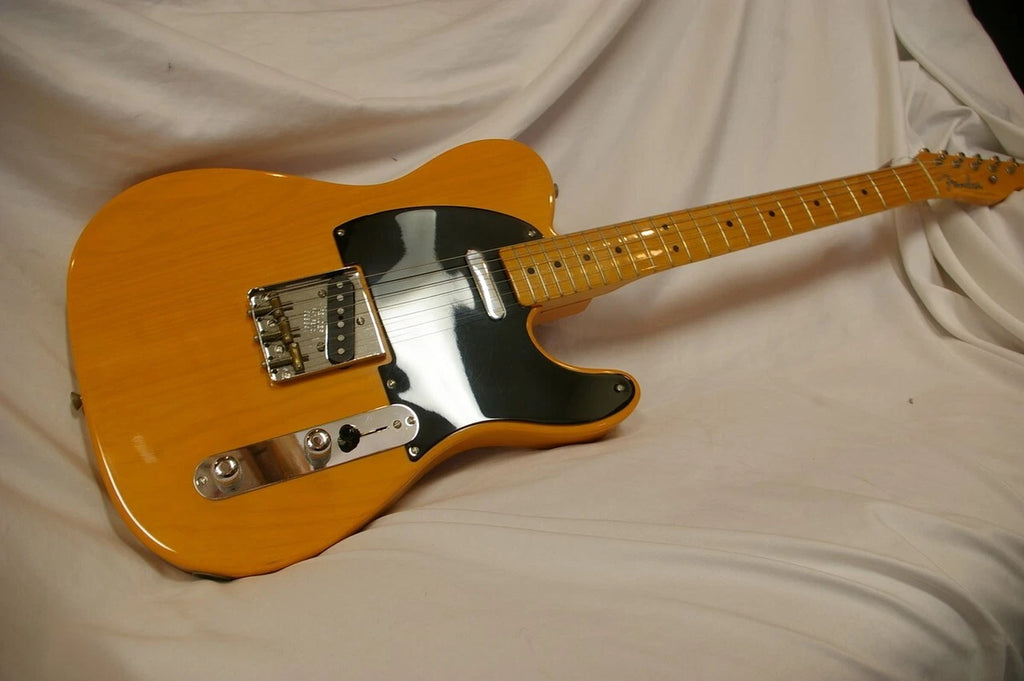 Fender American Vintage 1952 Telecaster Butter Scotch Blonde electric guitar