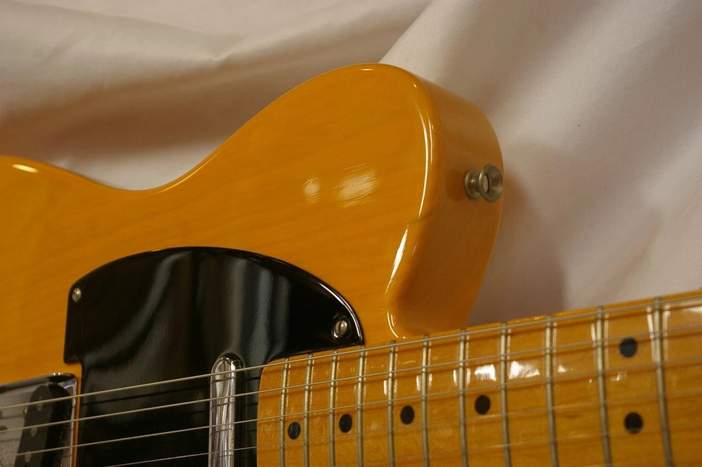 Fender American Vintage 1952 Telecaster Butter Scotch Blonde electric guitar