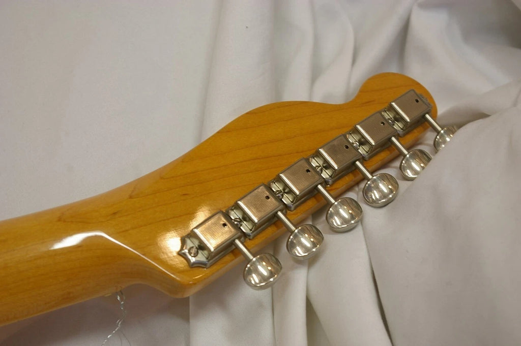 Fender American Vintage 1952 Telecaster Butter Scotch Blonde electric guitar