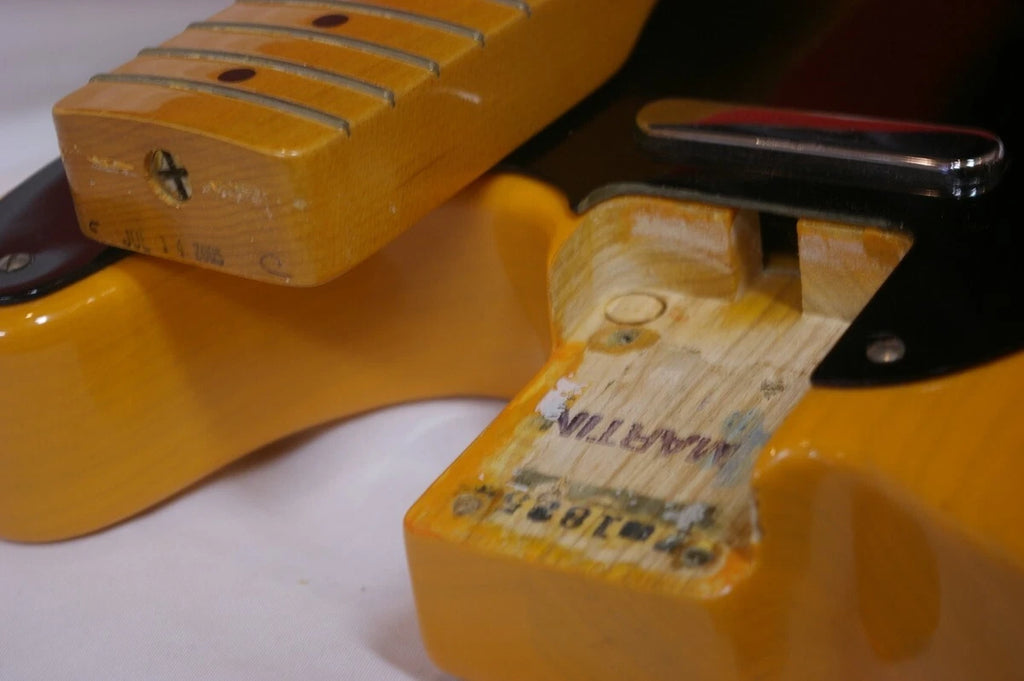 Fender American Vintage 1952 Telecaster Butter Scotch Blonde electric guitar